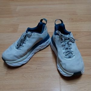 Women’s Hoka One One Bondi 6 Size 7 White Ivory Cushioned Running Walking Shoes.